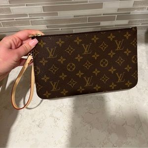 Authentic Louis Vuitton Neverfull wristlet/pouch!